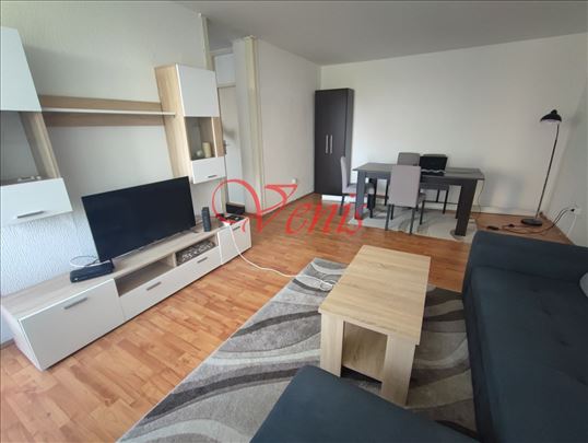 Bulevar Oslobođenja 53 m2