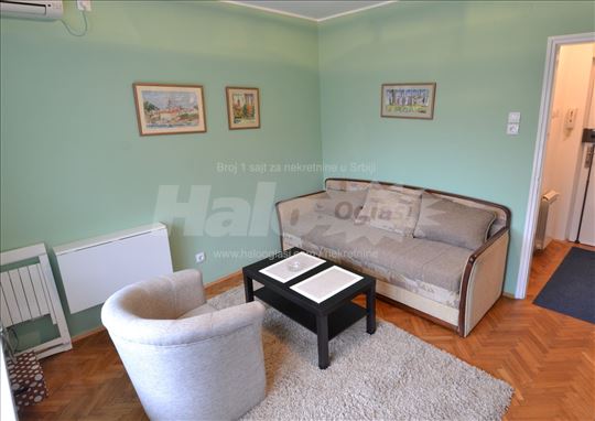 Garsonjera u blizini Vukovog spomenika