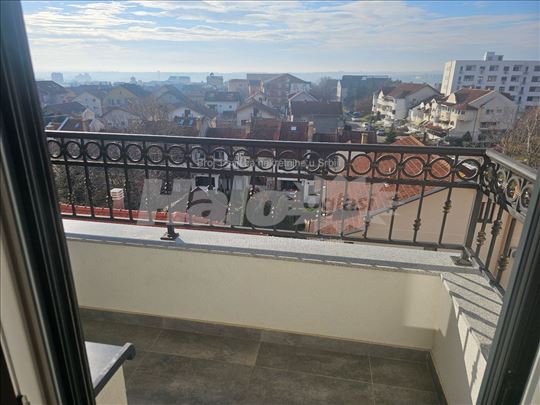 Izdaje se 4.0 stan u Mladenovcu sa 2 parking mesta