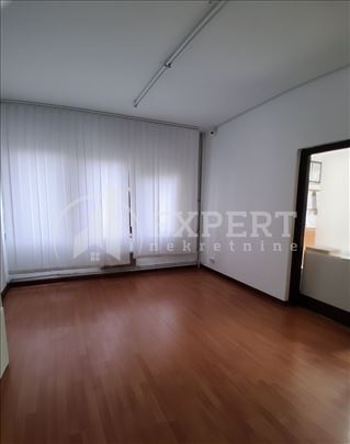 Izdaje se odličan poslovni prostor u centru Niša, 