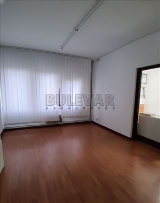 Izdaje se odličan poslovni prostor u centru Niša, 