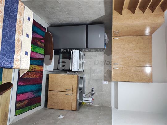 Izdaje se stan kod Vukovog spomenika