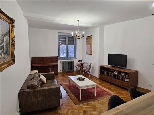 Renoviran trosoban stan, 82 m² – Dorćol