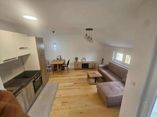 Jednoiposoban  nov stan Grbavica