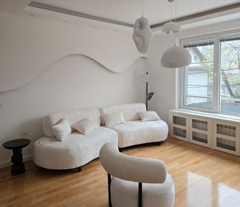 Lep, 5.0 stan na Senjaku, garaža, dvorište, ID5455