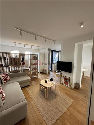 Luksuzan stan sa Pogledom na Dunav i Parkingom