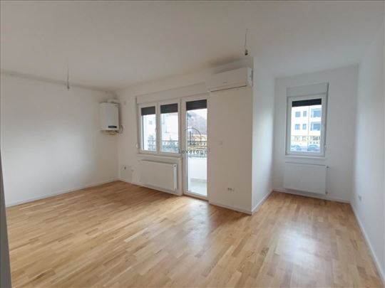 Mladenovac, Tozino voće, 47m2