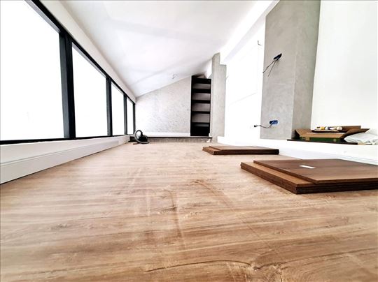 Moderan dvosoban stan sa dva garažna mesta u ceni