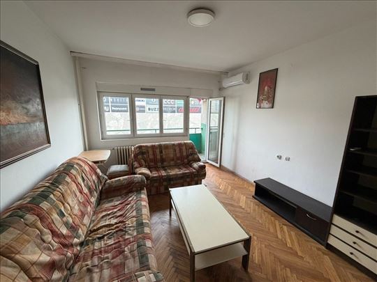 Preko puta Promenade! Bulevar Cara Lazara!