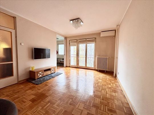 Prodajemo odličan 2.0 renoviran stan, Blok 61,61m2