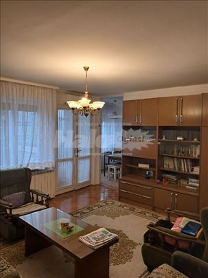 Prostran, funkcionalan, dvosoban stan,3 sprat lift