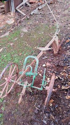 Stari Zaprezni jednobrazni konjski plug