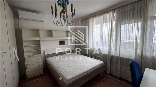 Trosoban stan 95 m² - Centar - Panoramski pogled i