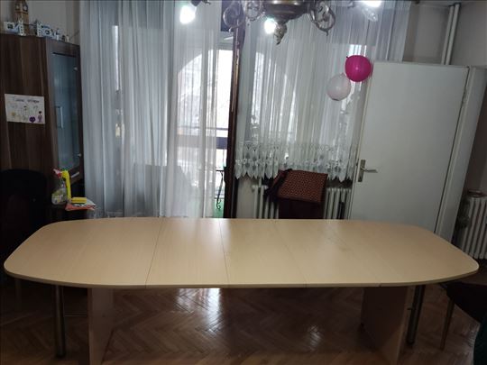 Trpezarijski sto sa stolicama