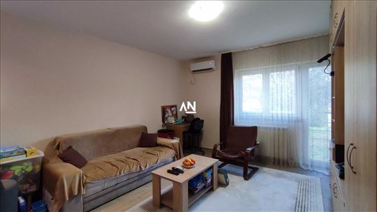 Bez ulaganja. Parking mesto. Dvorište. 35cm zidovi