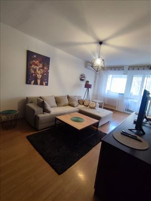 Blok 64,  dvoiposoban 75 m2, ( lođa 9m2) 800e