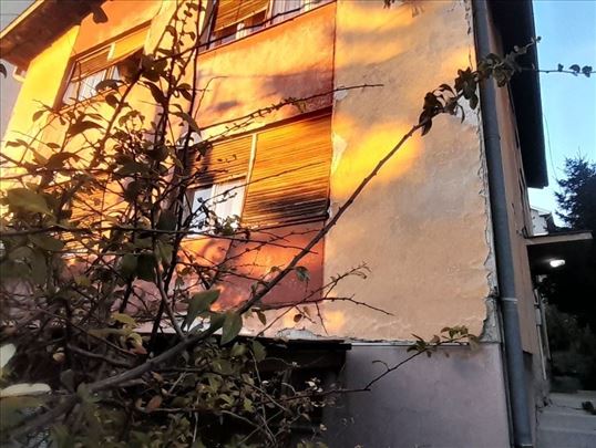 Košutnjak - bazeni, kuća na 5 ari