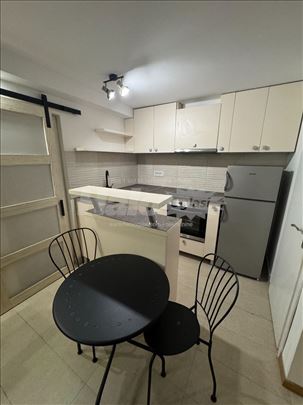 Izdajem garsonjeru u Žarkovu