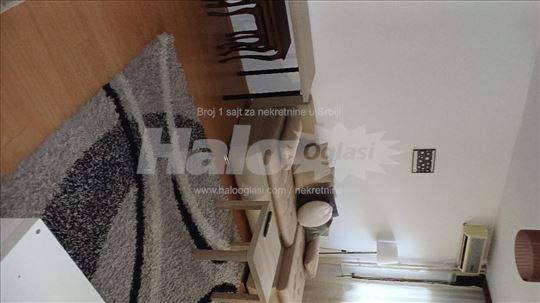 Izdajem stan,Vracar,Crveni krst