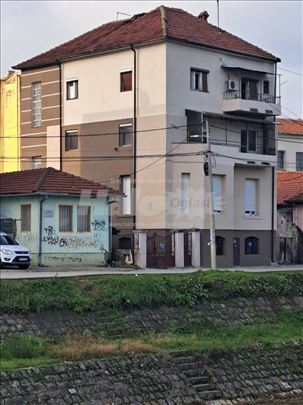 Komforan Prvi sprat kuce u centru Leskovca