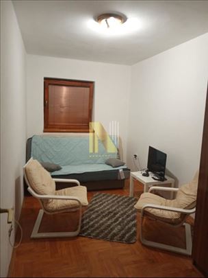 Kompletno namešten stan na Detelinari