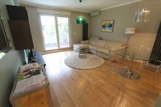 Lux stan, Central garden, ID 8369