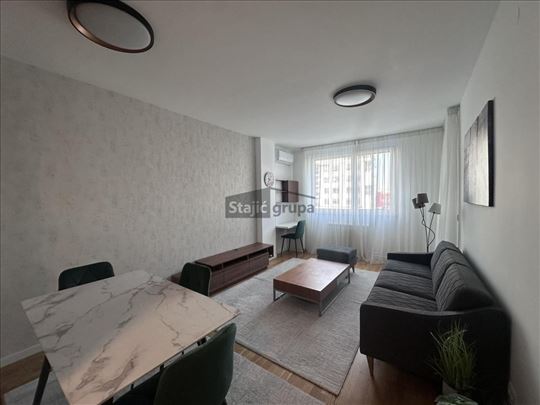 Namešten, sa garažom