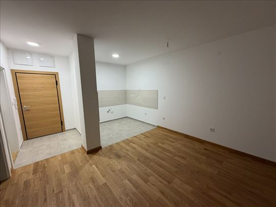 Nikad useljavan! Tek završena zgrada! Telep!