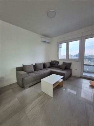 Nov 2.0 nameštren, useljiv