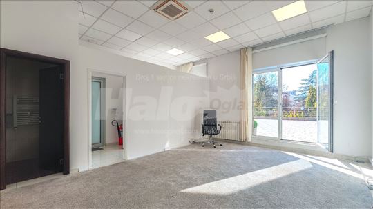 Odmah useljiv lokal Lomina, Zeleni Venac – 42m²