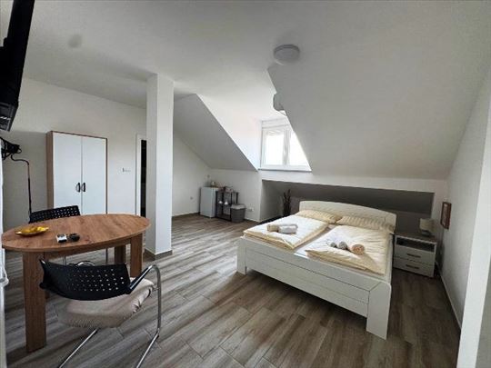 Opremljena garsonjera sa parkingom, Altina