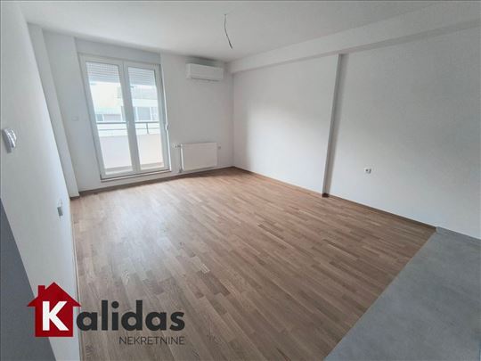 Petrovaradin, nov, odmah useljiv stan