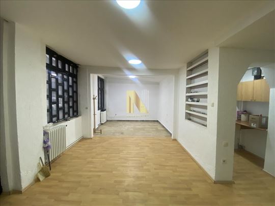 Poslovni prostor u jednoj etaži, Centar