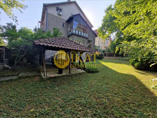 Rakovica, kuća 221m2 + 7a placa + garaža