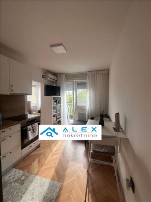 Renoviran manji jednoiposoban stan