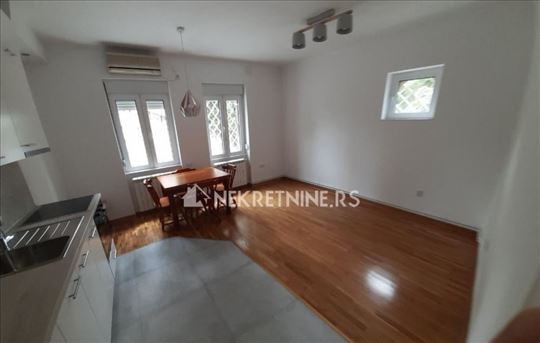 Stan u dvorištu,zaseban sa parking mestima ID#1894