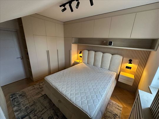 Trosoban dupleks na Detelinari