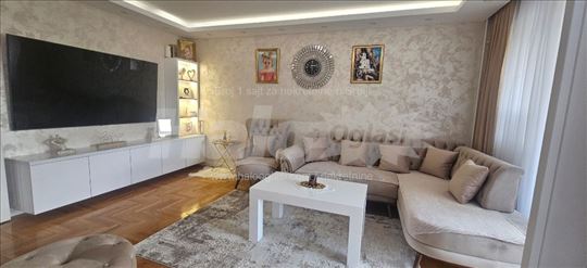 Uknjizen Lux stan u Sremcici