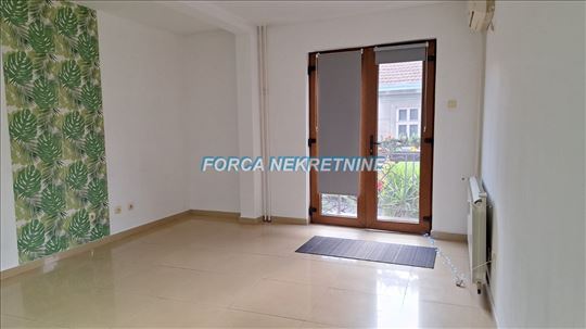 Vračar, Cerska, 30m2, vpr, ulaz sa ulice