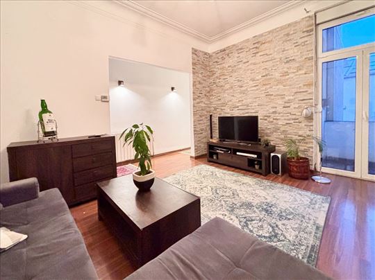 Elegantan 2.0 salonski stan u centru, Makedonska 