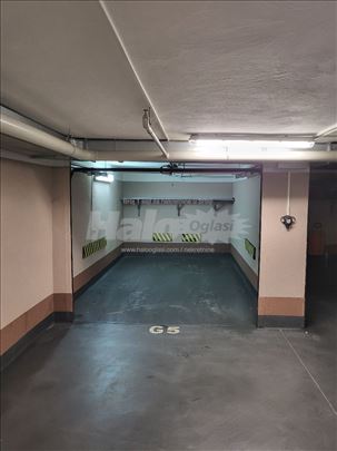 Garaža preko puta Hrama Svetog Save