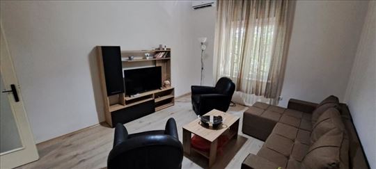 Hilandarska,odličan,kompletno opremljen,useljiv ID