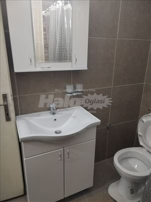 Izdajem dvoiposoban stan od 56m2