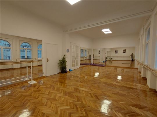 Izdavanje odličnog salonskog stana u centru grada