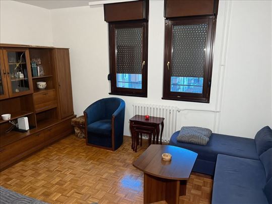 Komforan jednosoban stan sa terasom