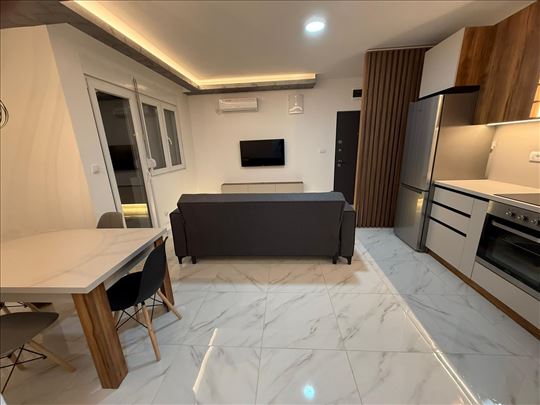 Ledine,prelep stan,male režije