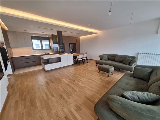 Luksuzan, nov četvorosoban stan