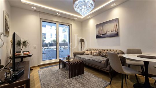 Luksuzan stan u srcu Vračara