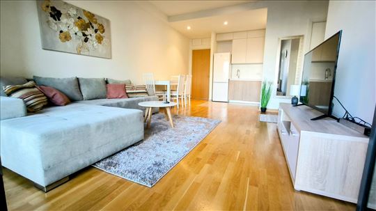 Lux 55m2, 2.0,Top pozicija, Komotan,Garažno mesto