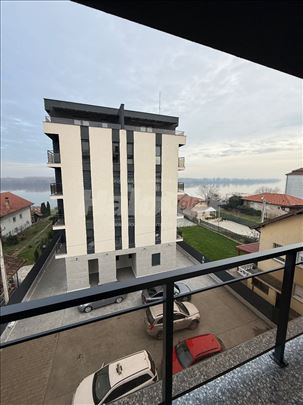 Lux stan sa pogledom na Dunav